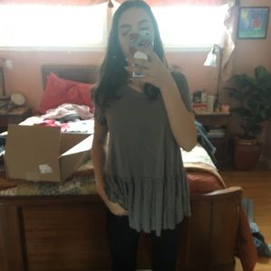 gray green ruffle top and pink leggings